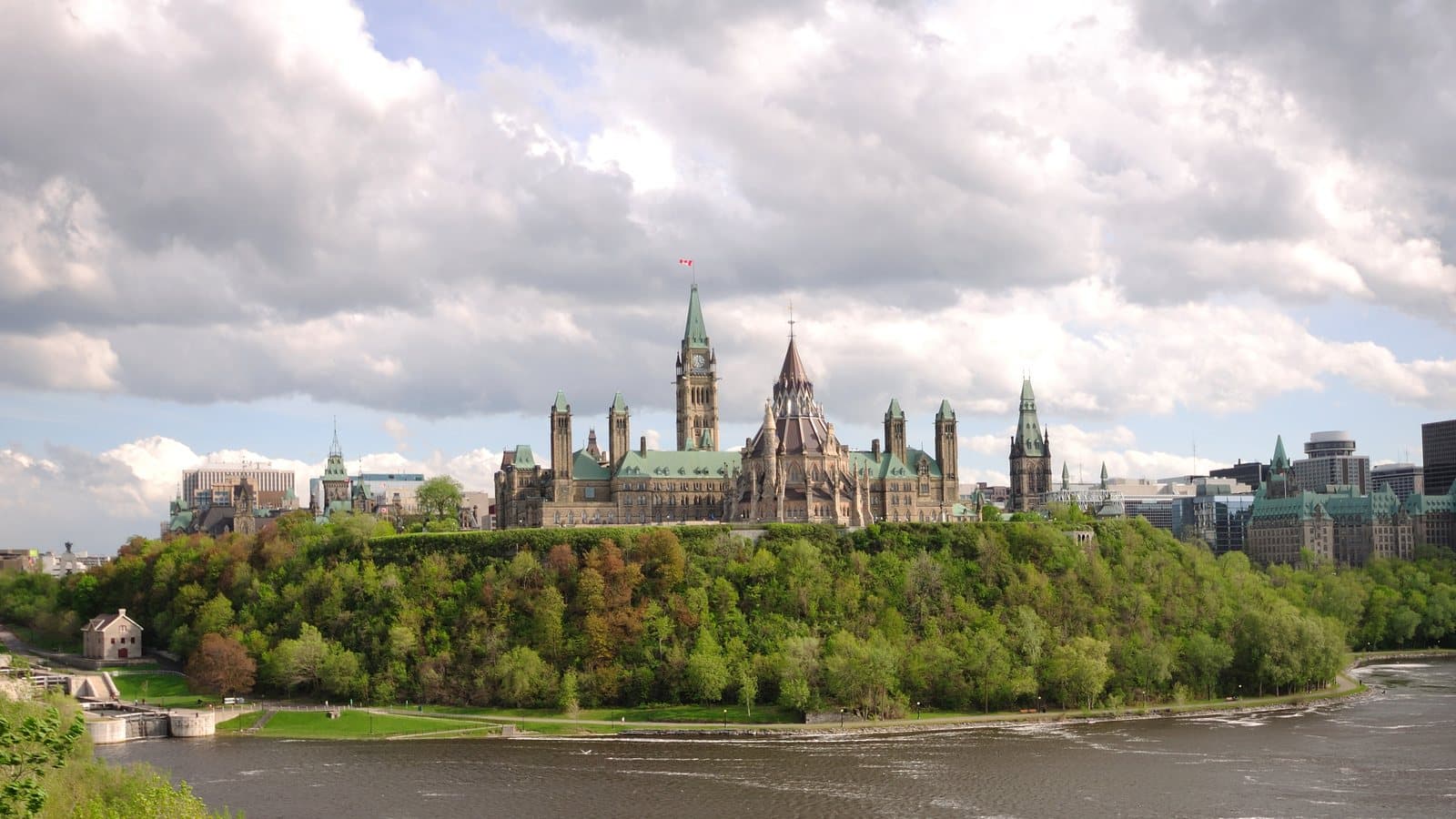 Canada pauses parent and grandparent sponsorship for 2026