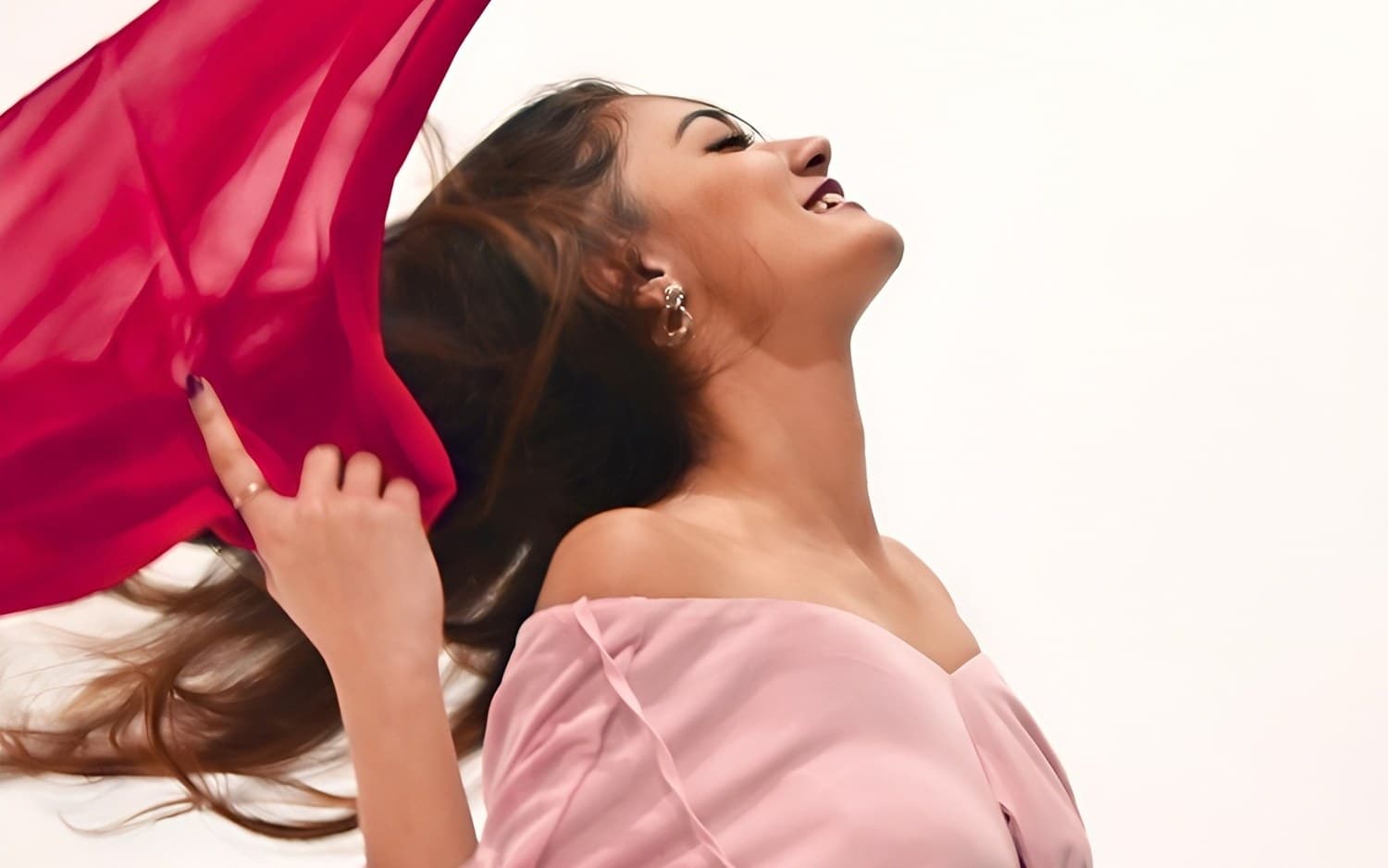 “I’m That Woman”: Asmi Aderay Delivers a Fierce Statement on Identity and Emotional Strength